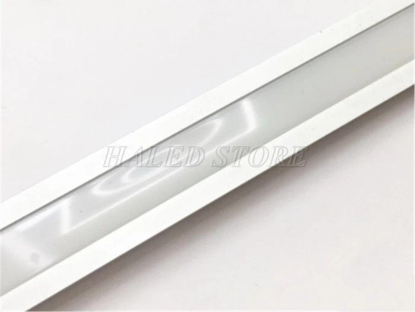 den-led-thanh-nhom-gan-goc-tu-ruou