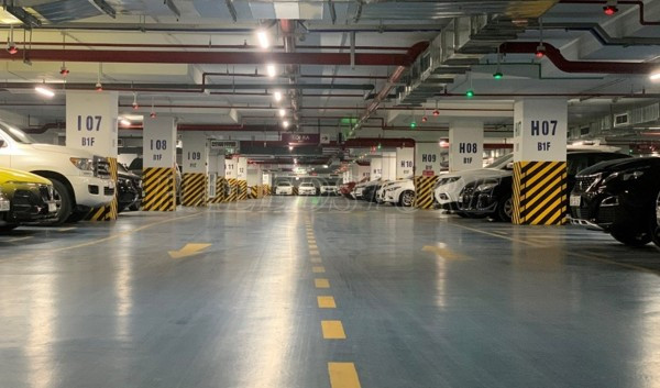 lap-dat-chieu-sang-tai-cac-ham-do-xe