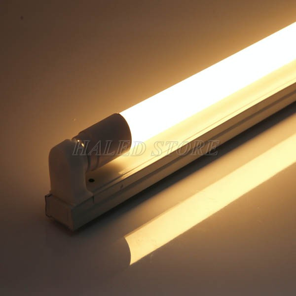 Mẫu đèn tuýp LED màu vàng T5 12w 0.6m