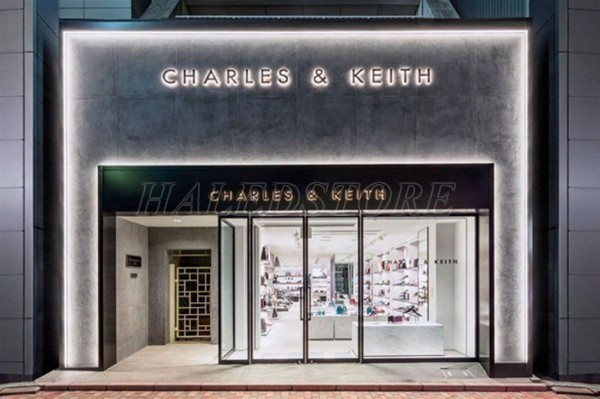 trang-tri-noi-bat-thu-hut-khach-hang