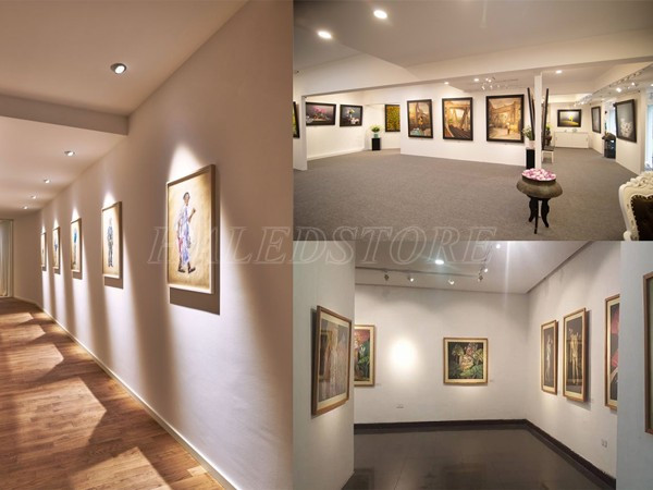 ung-dung-chieu-sang-khu-trien-lam