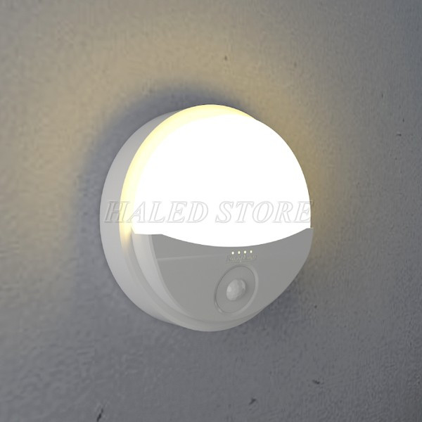 led-cam-ung-cau-thang-rang-dong