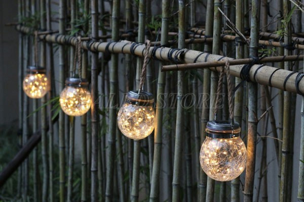 day-den-treo-tuong-rao-san-vuon