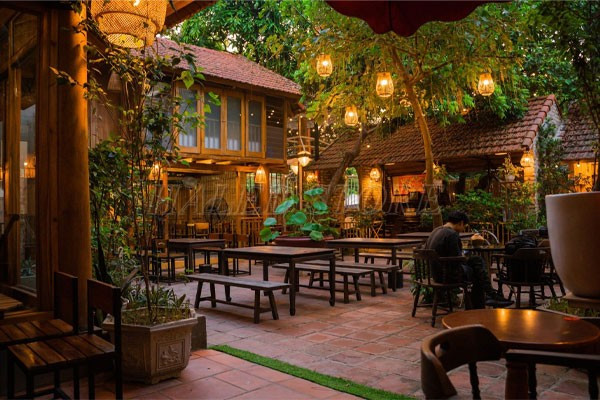 decor-chieu-sang-san-vuon-quan-cafe