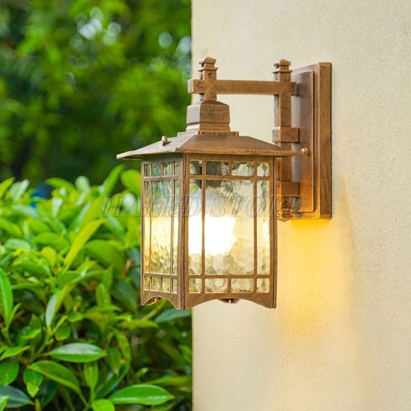 den-gan-vach-tuong-san-vuon