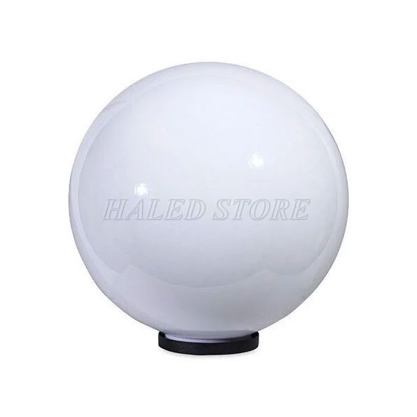 den-tru-cong-hang-rao-tron-trang-duc-d300