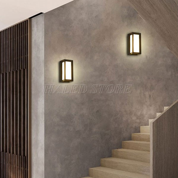 lap-dat-den-op-tuong-hinh-chu-nhat-cho-cau-thang