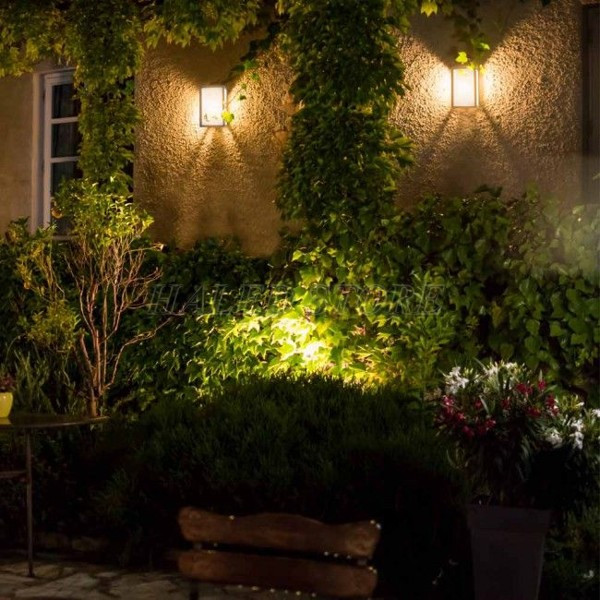 decor-den-op-tuong-san-vuon