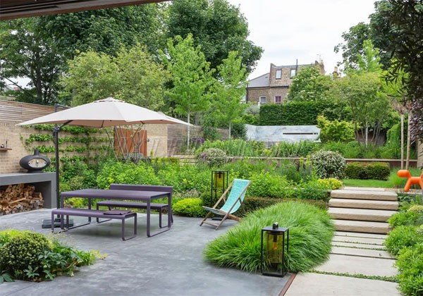 decor-mai-che-va-ban-ghe-goc-san-vuon-nha