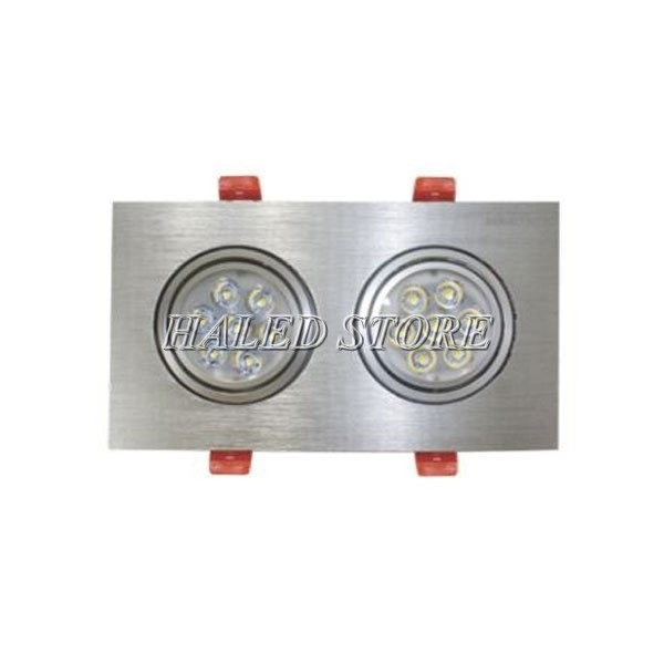 Công suất đèn 7w mỗi bóng 