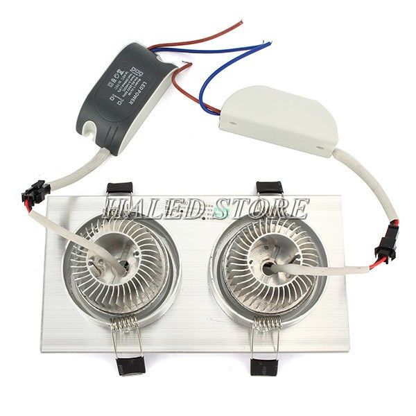 Mặt sau là nguồn và tản nhiệt 