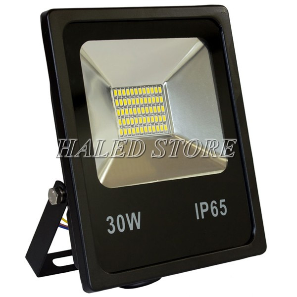 den-led-pha-chieu-sang-san-vuon-30w