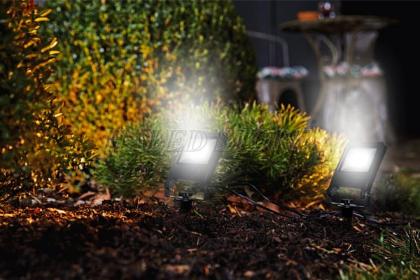 den-pha-chieu-sang-san-vuon-an-toan-va-than-thien