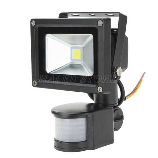 den-pha-san-vuon-cam-bien-chuyen-dong