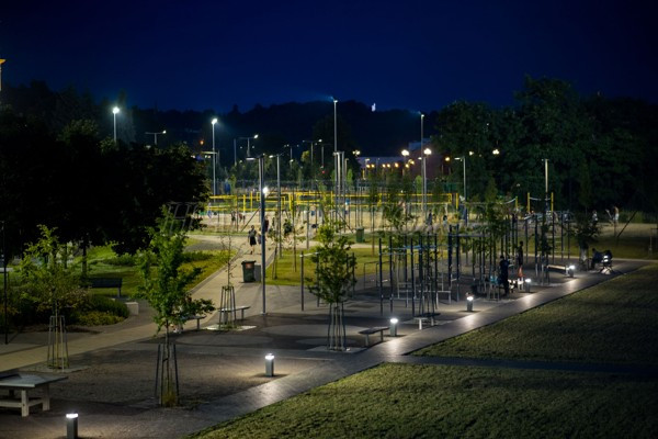 he-thong-cot-den-trang-tri-cong-vien