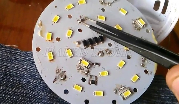 Đèn panel ánh sáng mờ dần do chip LED kém 