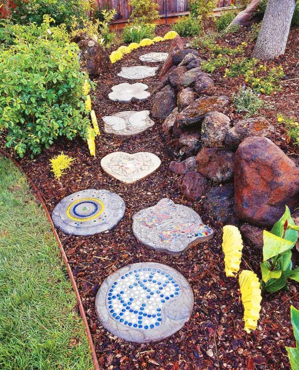 trang-tri-voi-nhung-phien-da-mau-sac