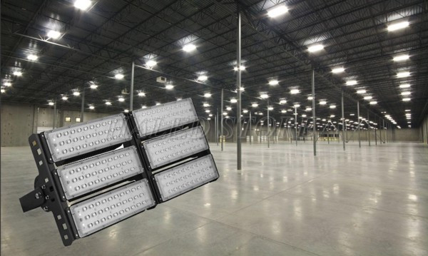 Đèn pha chiếu sáng nhà xưởng