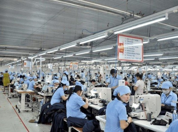 Đèn tuýp LED nhà xưởng may 