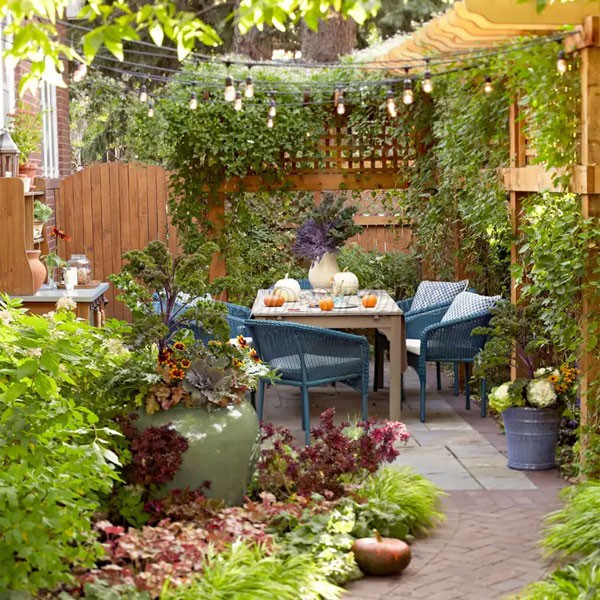 trang-tri-den-led-chieu-sang-san-vuon-nho-sau-nha