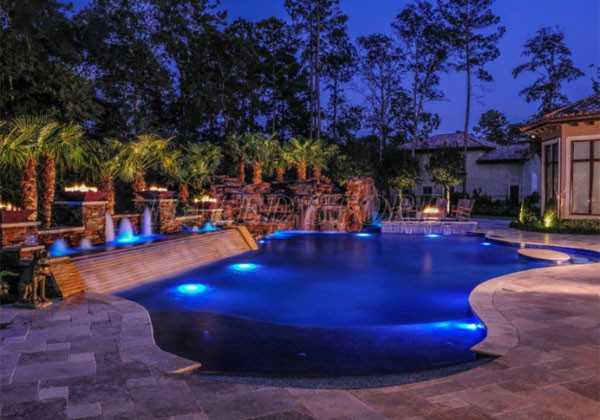 ung-dung-den-ho-boi-san-vuon