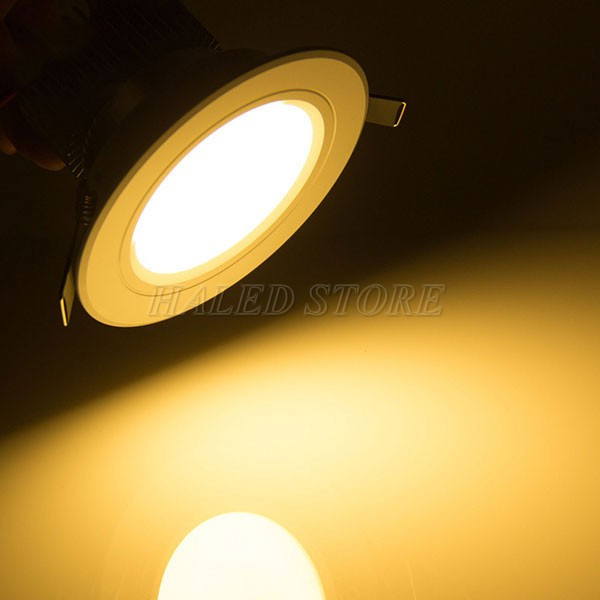 Hình ảnh thực tế cho đèn LED âm trần màu vàng 