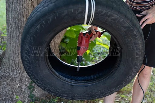 khoan-lo-thoat-nuoc-tren-banh-xe