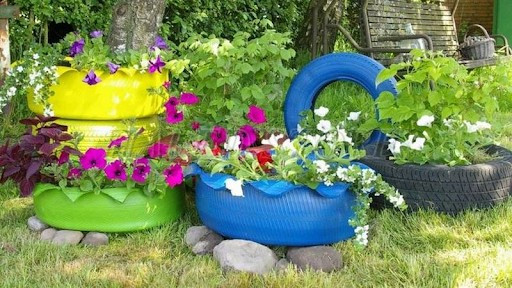 lam-nhung-bong-hoa-huong-duong-mau-sac-voi-lop-xe-cu