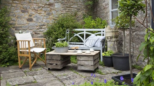 mau-decor-trang-tri-goc-san-vuon-coi-ban-ghe