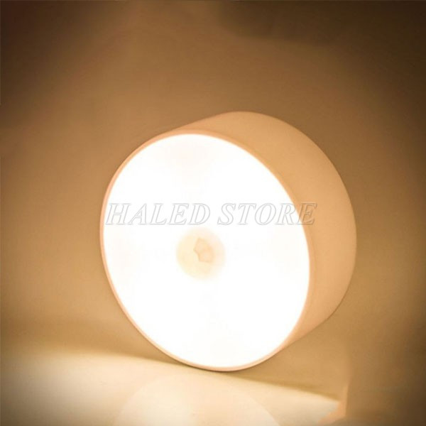 mau-den-op-tran-tu-ruou-khong-day