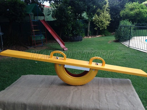 mau-ghe-bap-benh-lop-xe-mau-vang