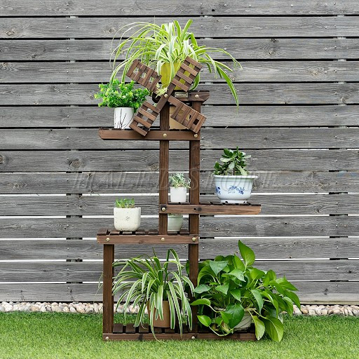 mau-trang-tri-goc-san-vuon-voi-ke-chau-cay