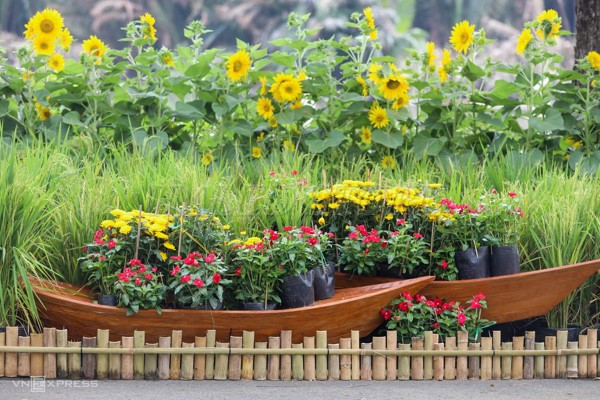 su-dung-nhung-mau-hoa-cuc-hoa-do-trang-thuyen