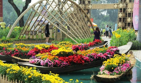 tao-khu-vuc-checkin-bat-mat-ngay-tet