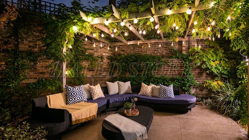 trang-tri-den-led-day-goc-nghi-ngoi-san-vuon