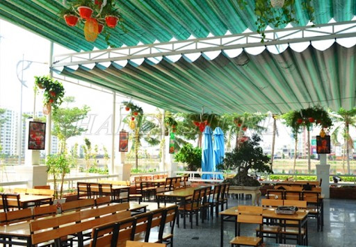 mau-mai-che-quan-nhau-ngoai-troi-1