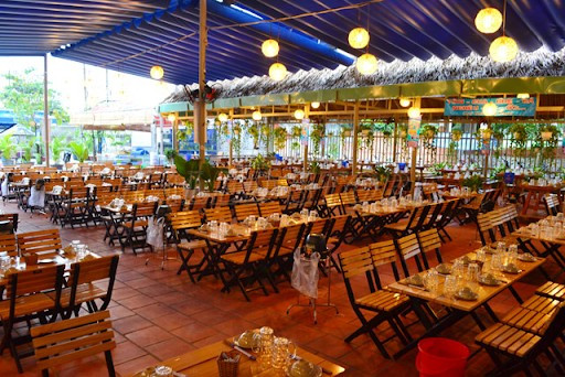 mau-mai-che-quan-nhau-ngoai-troi-2