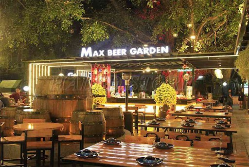 mau-trang-tri-quan-nhau-san-vuon-max-beer-garden
