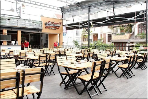 thiet-ke-quan-nhau-san-vuon-ngoai-troi