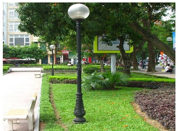 cột đèn trang trí sân vườn