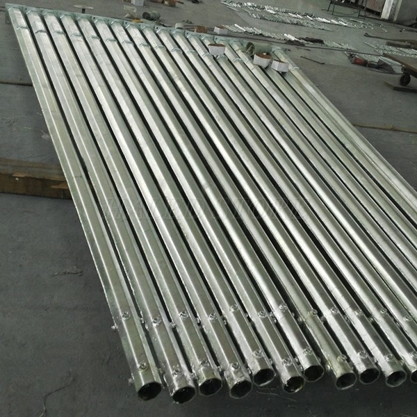 Thép chống gỉ kết hợp công nghệ mạ kẽm nhúng nóng gia tăng độ bền, chất lượng cột đèn