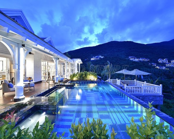 Với khả năng chiếu sáng xa từ 20-50m, đèn LED pha 50W là lựa chọn lý tưởng cho các dự án cần ánh sáng mạnh nhưng tiết kiệm chi phí.