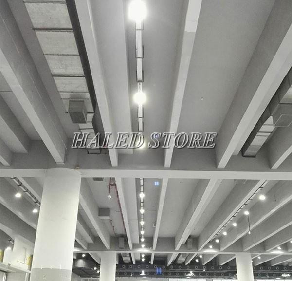 đèn chiếu sáng nhà xưởng 250w