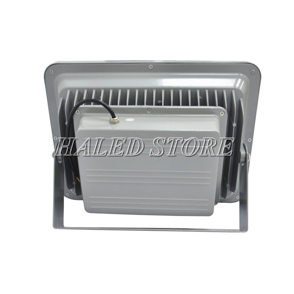 Hệ thống tản nhiệt của đèn pha LED giúp thiết bị hoạt động bền bỉ, an toàn và hiệu quả