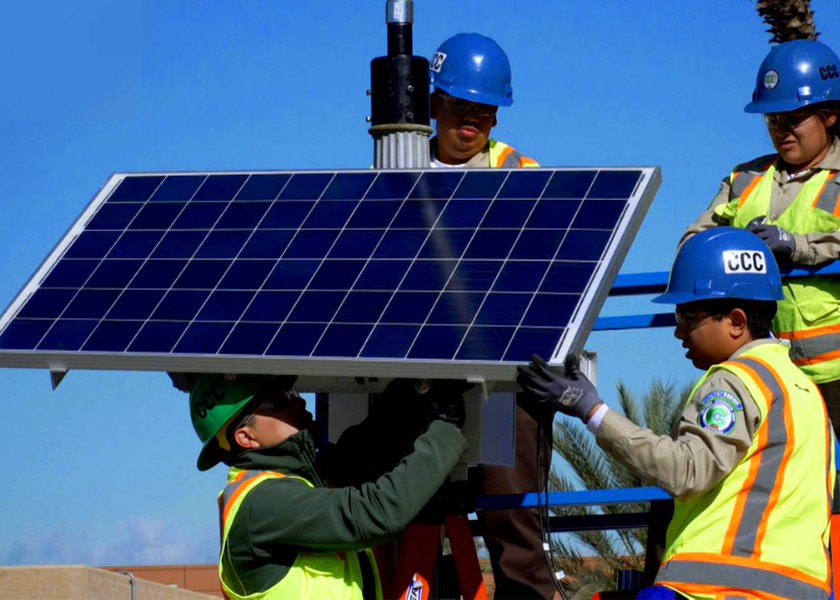 Thực hiện bảo trì định kỳ đúng kỹ thuật giúp đèn pha năng lượng mặt trời hoạt động tốt hơn