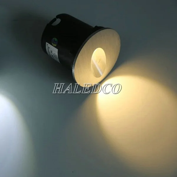 đèn hắt cầu thang