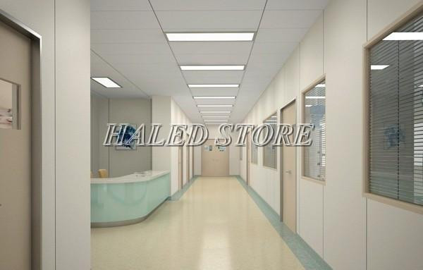 Đèn LED Panel 300x1200mm được lắp đặt ở khu vực hành lang bệnh viện. 