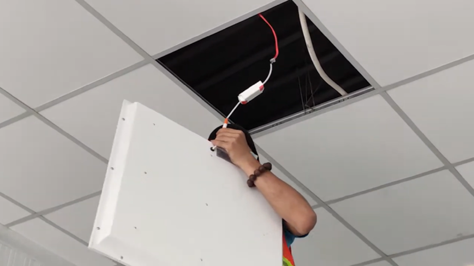 Đấu nối dây điện với bộ nguồn