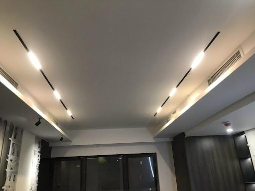 Đèn có khả năng chiếu sáng linh hoạt, thích hợp sử dụng trong nhiều không gian khác nhau. 