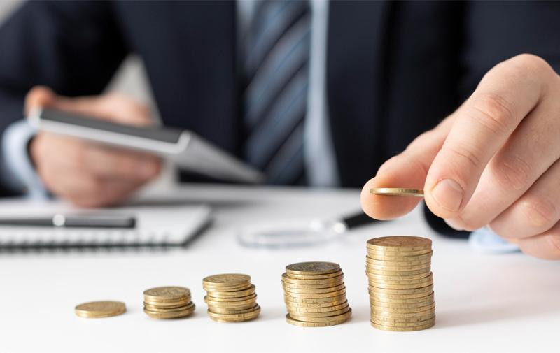 Chi phí đầu tư đèn LED âm trần khá tốn kém. 